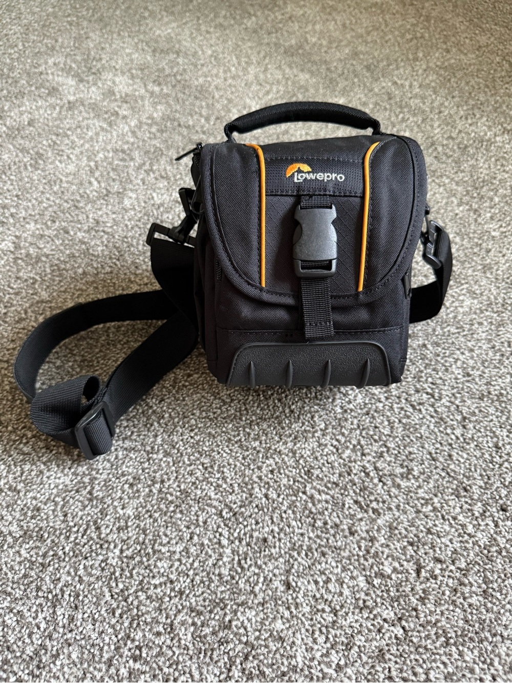 Lowepro Adventura SH 120 II - Black w/ Orange Detail